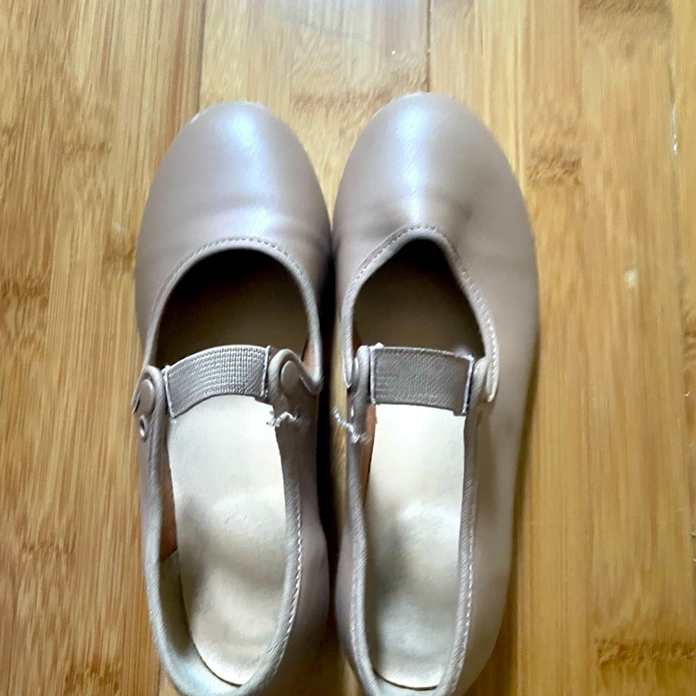 Beige tap shoes size 1